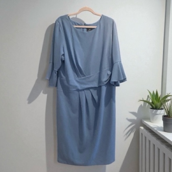 Adrianna Papell Dresses & Skirts - Adrianna Pappell Elegant Blue Dress